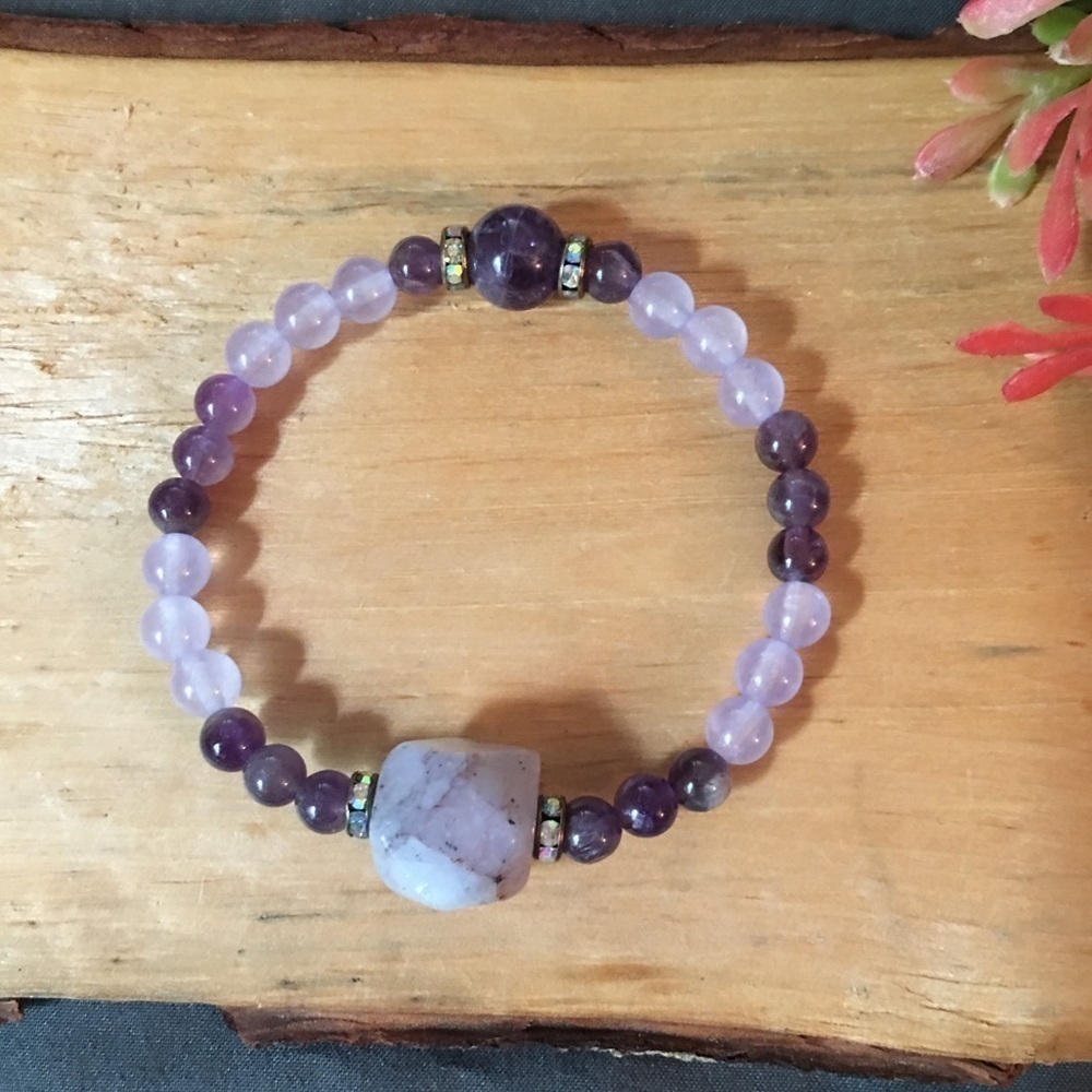 Purple genuine stone stretch beaded bracelet